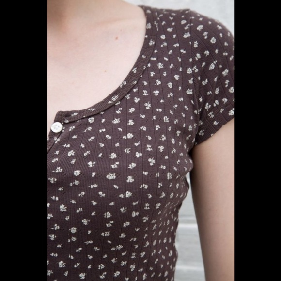 Brandy Melville Tops Brandy Melville Brown Floral Zelly Top Poshmark